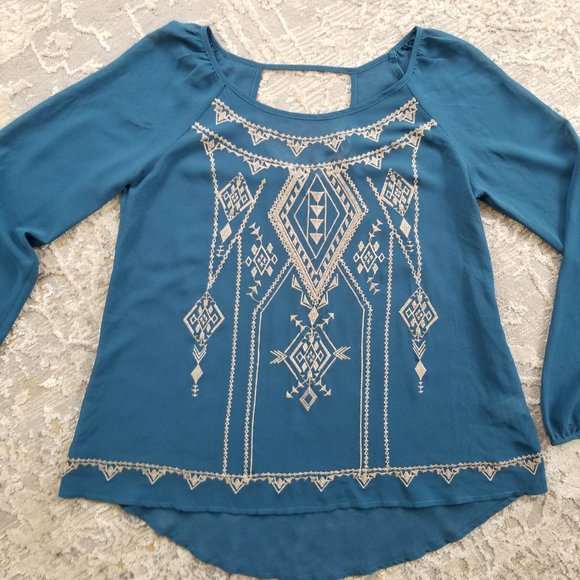 Top, Blouse. Teal. Embroidered. Blu Pepper Brand. Size Small. - Picture 8 of 13